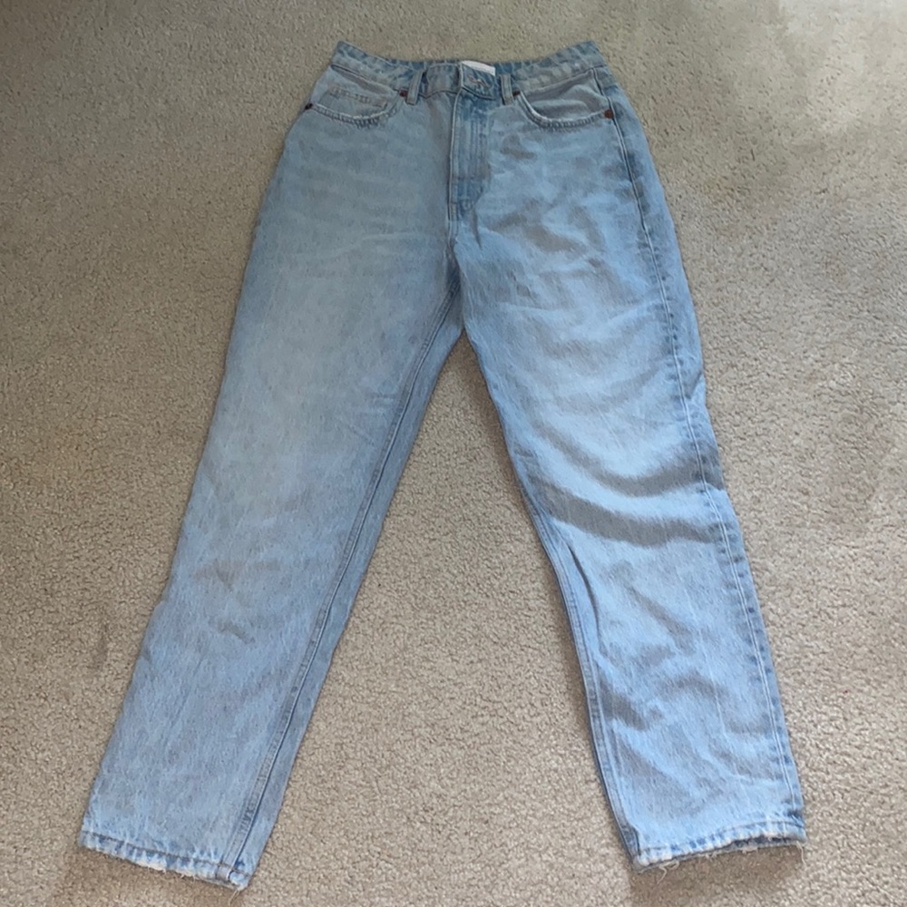 🚨LAST CHANCE!!🚨Zara Light Wash High Rise Mom Jeans Size 38 (size 6)